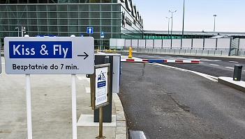 Lotnisko Chopina: Konflikt o opłatę za wjazd pod terminal